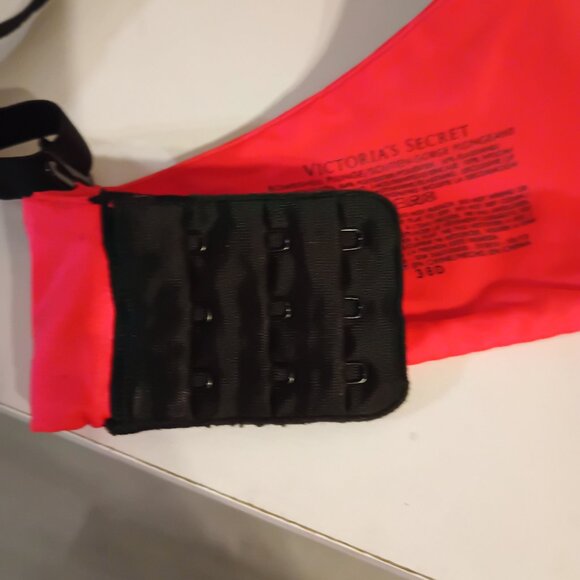 Victoria Secret Bombshell Plunge 38D bra - Picture 6 of 10